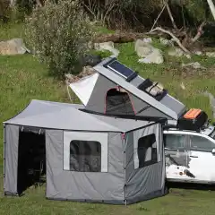 <p>F&ouml;rvandla din Alu-Cab-markis till ett komplett rum med hj&auml;lp av sidov&auml;ggar. Tillverkade i slitstark nylon med stora f&ouml;nsterpartier och integrerat myggn&auml;t, skapar v&auml;ggarna en skyddad och rymlig "f&ouml;rsta v&aring;ning" under markisen.<br />
<br />
Monteringen &auml;r enkel &ndash; v&auml;ggarna h&auml;ngs upp med kardborreband som redan sitter f&auml;rdiga p&aring; markisens insida. F&ouml;r &ouml;kad stabilitet f&auml;sts tv&aring; extra t&auml;ltpinnar i marken n&auml;r sidov&auml;ggarna monteras.<br />
<br />
Duken &auml;r rivt&aring;lig och behandlad p&aring; insidan f&ouml;r att vara helt vattent&auml;t &ndash; redo f&ouml;r alla v&auml;derf&ouml;rh&aring;llanden.<br />
<br />
<strong>OBS!</strong> H&ouml;ger sida</p>
