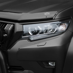 <p data-end="509" data-start="256">Skydda motorhuven p&aring; din Toyota Land Cruiser mot stenskott, insekter och v&auml;gsmuts &ndash; ett robust och funktionellt tillbeh&ouml;r som hj&auml;lper dig att bevara b&aring;de lack och vindruta i b&auml;sta skick. Perfekt f&ouml;r dig som k&ouml;r &aring;ret runt i kr&auml;vande svenska f&ouml;rh&aring;llanden.</p>

<p data-end="783" data-start="511">Detta huvskydd &auml;r tillverkat i slitstark, UV-resistent akryl som t&aring;l tuffa milj&ouml;er &ndash; fr&aring;n saltade vinterv&auml;gar till dammiga grusleder. Designat specifikt f&ouml;r Toyota Land Cruiser 150, &aring;rsmodell 2018 och fram&aring;t, med perfekt passform och montering helt utan behov av borrning.</p>

<p data-end="1053" data-start="785">Skyddet f&auml;sts enkelt med medf&ouml;ljande sp&auml;nnkl&auml;mmor runt huvens framkant. Transparenta skyddsremsor placeras under kl&auml;mmorna f&ouml;r att skydda lacken &ndash; du slipper g&ouml;ra n&aring;gra permanenta ingrepp i bilen. Monteringen g&aring;r snabbt och kan utf&ouml;ras hemma med grundl&auml;ggande verktyg.</p>

<h4 data-end="1069" data-start="1055">F&ouml;rdelar:</h4>

<ul>
	<li data-end="1124" data-start="1072">Skyddar motorhuven mot stenskott, smuts och insekter</li>
	<li data-end="1201" data-start="1127">Hj&auml;lper till att h&aring;lla vindrutan renare &ndash; b&auml;ttre sikt och mindre underh&aring;ll</li>
	<li data-end="1268" data-start="1204">Enkel montering utan borrning &ndash; bevarar bilens originalutf&ouml;rande</li>
	<li data-end="1321" data-start="1271">Exakt passform f&ouml;r Toyota Land Cruiser 150 (2018 och senare)</li>
	<li data-end="1395" data-start="1324">Tillverkat i t&aring;ligt material som klarar sn&ouml;, v&auml;gsalt och terr&auml;ngk&ouml;rning</li>
</ul>

<p data-end="1395" data-start="1324"><br />
-Ett givet val f&ouml;r dig som anv&auml;nder din Land Cruiser som den &auml;r byggd f&ouml;r &ndash; varje s&auml;song, varje underlag.</p>

<p><strong>Passar till Toyota Land Cruiser 150, 2018 och senare. </strong></p>
