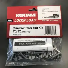 <p>Takr&auml;cke bultsats uni-skena (M6x25 mm) inneh&aring;ller <strong data-end="235" data-start="185">8 stycken M6-bultar med muttrar och l&aring;sbrickor</strong>, s&auml;rskilt utformade f&ouml;r montering av <strong data-end="318" data-start="273">Yakima LockNLoad-fotst&ouml;d i universalskena</strong>. Konstruktionen s&auml;kerst&auml;ller att bultens huvud inte roterar vid &aring;tdragning &ndash; f&ouml;r en <strong data-end="434" data-start="403">trygg och stabil inf&auml;stning</strong>.</p>

