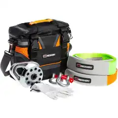 <p data-end="605" data-start="237"><strong data-end="277" data-start="237">ARB Essentials Recovery Kit Series 2</strong> &auml;r ett m&aring;ngsidigt och robust &aring;terh&auml;mtningskit, utvecklat f&ouml;r seri&ouml;sa 4x4-entusiaster som kr&auml;ver b&aring;de styrka och p&aring;litlighet ute i f&auml;lt. Oavsett om du k&ouml;r i djup lera, &ouml;ver steniga pass eller genom t&auml;t skog, ger detta kit dig de verktyg du beh&ouml;ver f&ouml;r att hantera de flesta recovery-situationer p&aring; ett s&auml;kert och effektivt s&auml;tt.</p>

<p data-end="766" data-start="607">Med slitstarka komponenter, h&ouml;g kapacitet och smart f&ouml;rvaring &auml;r det h&auml;r kitet ett sj&auml;lvklart val f&ouml;r dig som vill vara redo &ndash; oavsett vad terr&auml;ngen bjuder p&aring;.</p>

<hr data-end="771" data-start="768" />
<h3 data-end="796" data-start="773">INNEH&Aring;LL &amp; F&Ouml;RDELAR</h3>

<ul data-end="1400" data-start="798">
	<li data-end="870" data-start="798">
	<p data-end="870" data-start="800"><strong data-end="826" data-start="800">Snatch strap, 8 000 kg</strong> &ndash; kraftfull dragrem f&ouml;r dynamisk b&auml;rgning</p>
	</li>
	<li data-end="957" data-start="871">
	<p data-end="957" data-start="873"><strong data-end="905" data-start="873">2 x 4,75 ton st&aring;lb&aring;gschackel</strong> &ndash; galvaniserade och t&aring;liga f&ouml;r tuffa f&ouml;rh&aring;llanden</p>
	</li>
	<li data-end="1043" data-start="958">
	<p data-end="1043" data-start="960"><strong data-end="986" data-start="960">Snatch block, 9 000 kg</strong> &ndash; m&ouml;jligg&ouml;r dubbel dragkraft eller vinklade b&auml;rgningar</p>
	</li>
	<li data-end="1130" data-start="1044">
	<p data-end="1130" data-start="1046"><strong data-end="1079" data-start="1046">Tr&auml;dstamsrem, 3 m / 12 000 kg</strong> &ndash; skyddar b&aring;de tr&auml;d och utrustning vid f&auml;stpunkt</p>
	</li>
	<li data-end="1226" data-start="1131">
	<p data-end="1226" data-start="1133"><strong data-end="1171" data-start="1133">F&ouml;rvaringsv&auml;ska i snatch pack-stil</strong> &ndash; robust och organiserad med plats f&ouml;r allt inneh&aring;ll</p>
	</li>
	<li data-end="1316" data-start="1227">
	<p data-end="1316" data-start="1229"><strong data-end="1259" data-start="1229">H&ouml;g kapacitet och kvalitet</strong> &ndash; designad f&ouml;r att prestera under extrema f&ouml;rh&aring;llanden</p>
	</li>
	<li data-end="1400" data-start="1317">
	<p data-end="1400" data-start="1319"><strong data-end="1361" data-start="1319">Perfekt som bas i varje recovery-setup</strong> &ndash; passar b&aring;de erfarna och nyare f&ouml;rare</p>
	</li>
</ul>
