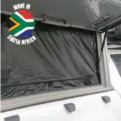 <p data-end="370" data-start="171">Detta myggn&auml;t &auml;r ett perfekt tillbeh&ouml;r till din Alu-Cab Canopy Camper.</p>

<p data-end="611" data-start="372">Myggn&auml;tet f&auml;sts enkelt med kardborreband. Det &auml;r tillverkat i samma material som i v&aring;ra Alu-Cab-t&auml;lt &ndash; vilket kan rullas upp f&ouml;r att endast anv&auml;nda n&auml;tet.</p>

<p data-end="772" data-start="613">Vill du ha helt &ouml;ppet? Inga problem &ndash; myggn&auml;tet kan enkelt &ouml;ppnas med dragkedja och rullas upp.<br />
<br />
Storlek: L 1420 mm x H 600 mm <br />
S&auml;ljs i par f&ouml;r b&aring;da sidod&ouml;rrarna.<br />
<br />
 </p>
<style type="text/css">.bruksanvisning-button {
		background-color: rgb(0,111,202);
		color: white;
		border: none;
		cursor: pointer;
		padding-top: 5px;
		padding-left: 8px;
		padding-right: 8px;
		padding-bottom: 5px;
		border-radius: 10px;
	}
</style>
<button class="bruksanvisning-button">Bruksanvisning</button>